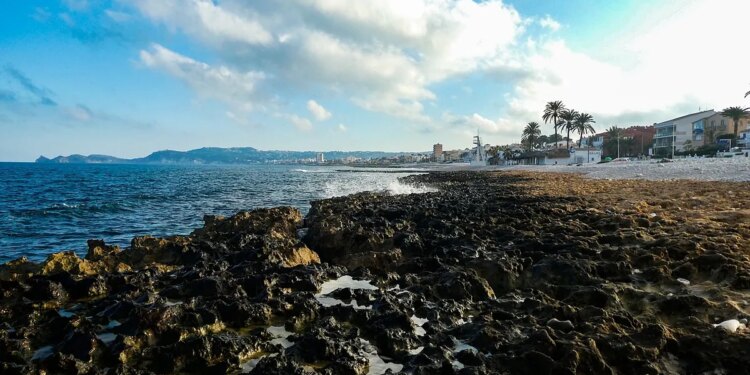 El municipio de Alicante que enamora a Matt Damon y que la prensa británica considera como uno de los mejores destinos turísticos