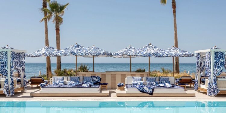 Los mejores chiringuitos y 'beach clubs' de España para disfrutar este verano en la playa