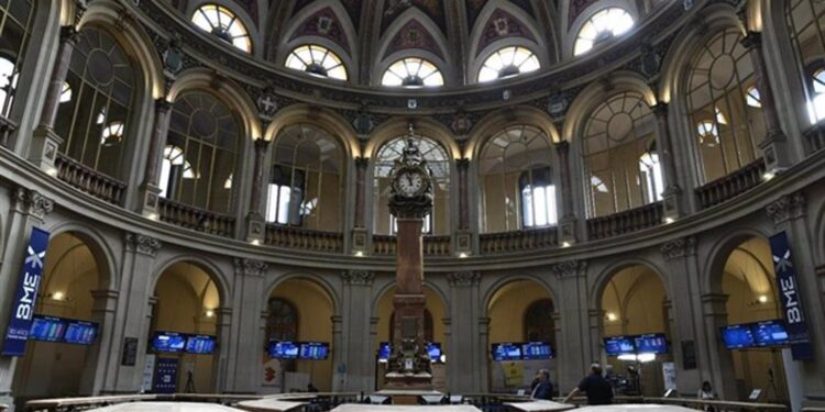 Las empresas de viajes y turismo devuelven a sus accionistas seis veces más que la renta variable mundial