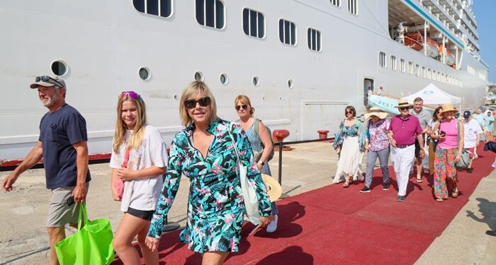 Arribó a Acapulco el Cristal Serenity, 8 crucero de la temporada