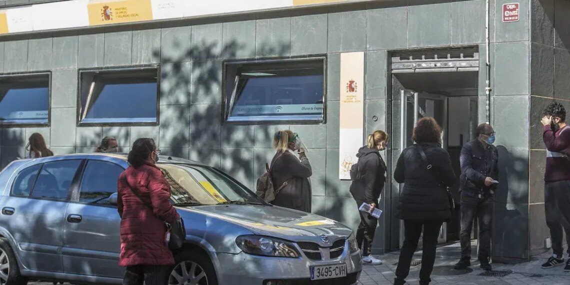 Los parados que no informen de sus viajes al extranjero perderán su prestación