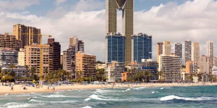 Una guía de viajes francesa explica cómo 'conciliarse' con los españoles usando los tópicos más típicos