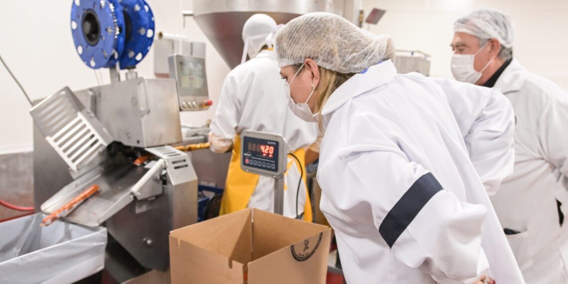 Visita Maru Campos instalaciones de la empresa Real Foods en Saucillo - ADN