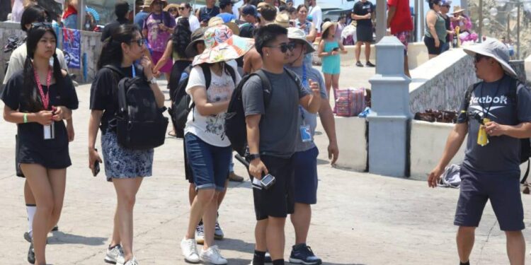 Llegan en dos días más de 8 mil visitantes a Mazatlán a bordo de cruceros