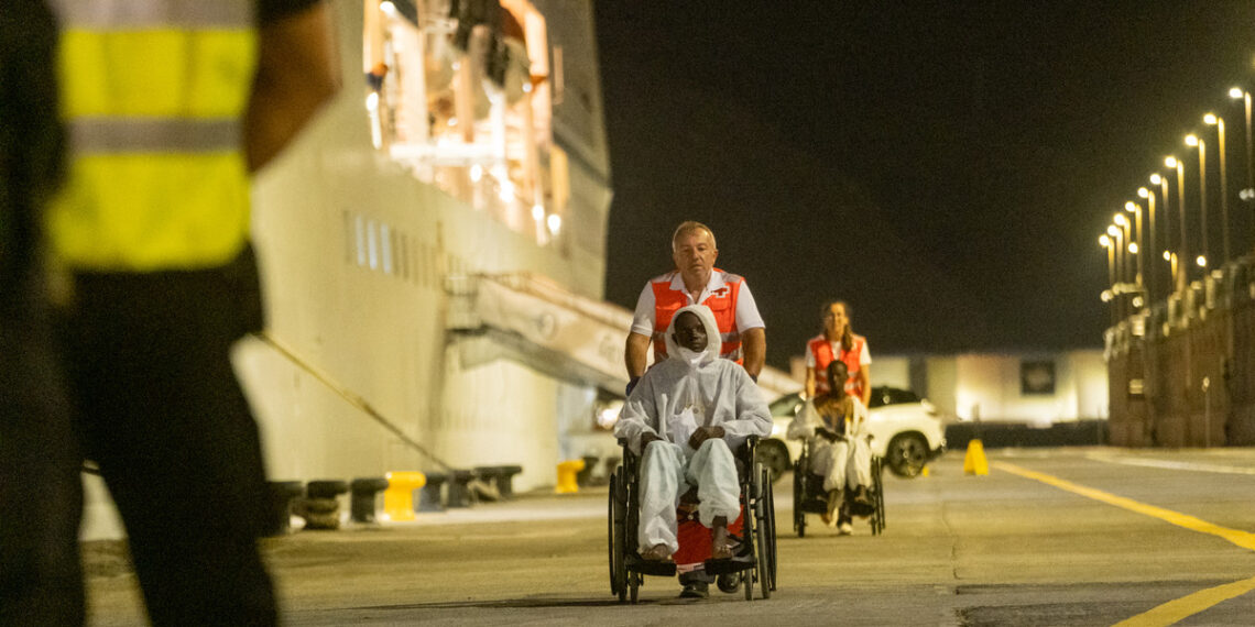 Más de 30 personas murieron en el cayuco rescatado por el crucero con destino Tenerife