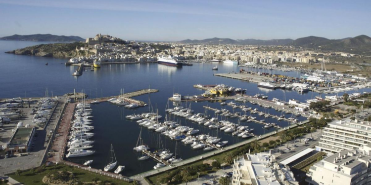 MULTAN CON 3.000€ A UN CRUCERO-DISCOTECA EN IBIZA POR MOLESTAR A VECINOS.