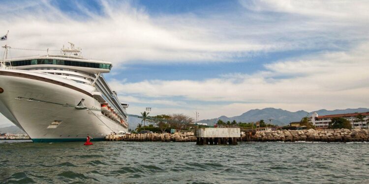 DURANTE 2024 LLEGARÁN A PUERTO VALLARTA 178 CRUCEROS