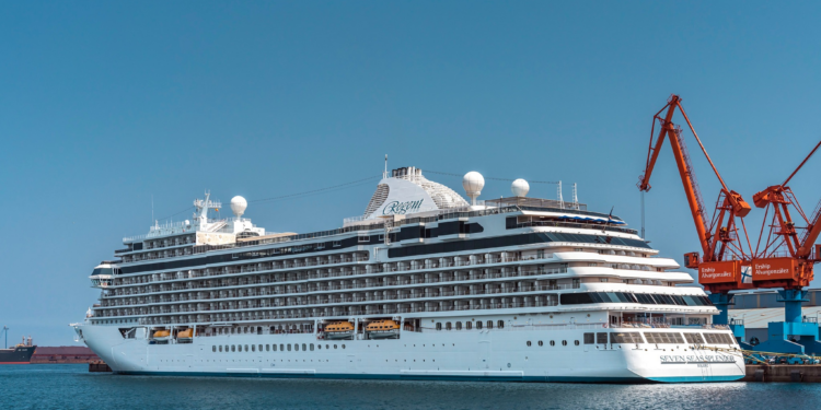 Tres cruceros harán escala esta semana en el Musel