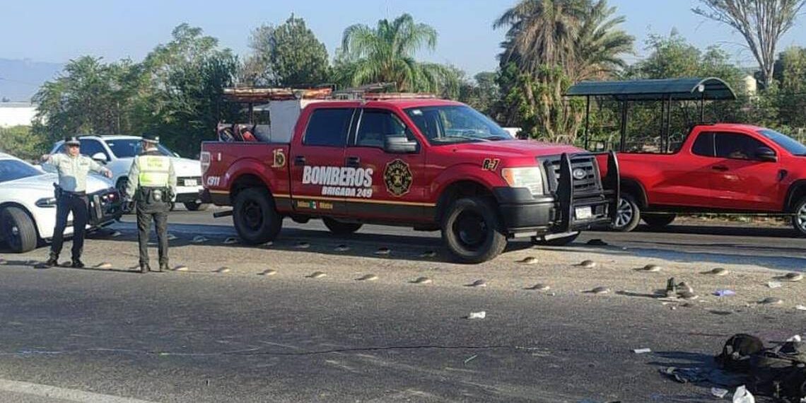 Tres hombres murieron en un accidente en el crucero de Tequila, en El Arenal - El Occidental