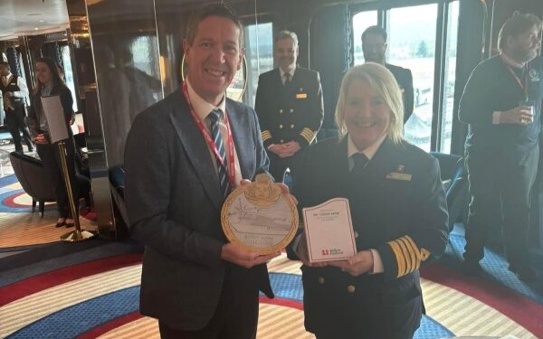 Último barco de Cunard visita Puerto de Belfast