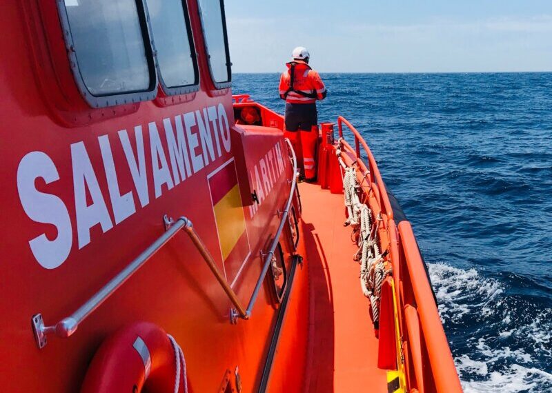 Un crucero rescató a 68 migrantes e identificó cinco muertos