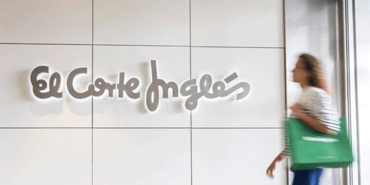 Viajes, seguros y retail disparan los ingresos de El Corte Inglés hasta los 480 millones, sus mejores resultados desde 2009