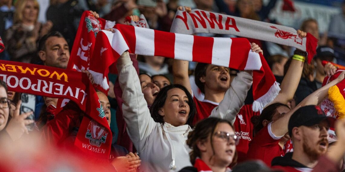 Los viajes gratuitos en autocar de Expedia fortalecen a la comunidad de mujeres de LFC