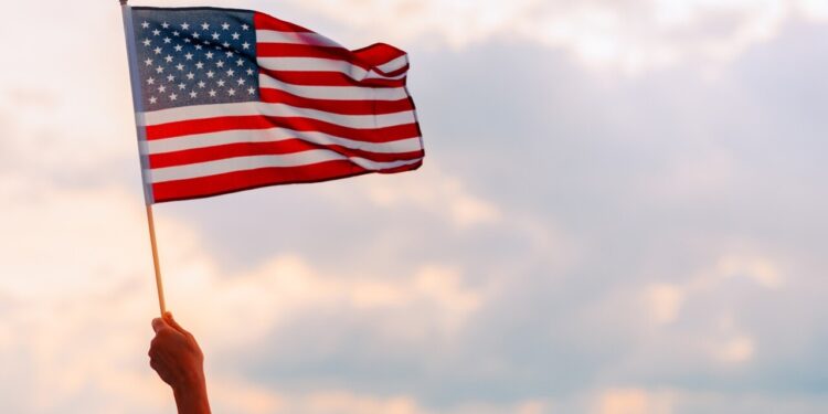 ¿Qué viajeros latinos pueden entrar sin visa a EUA?