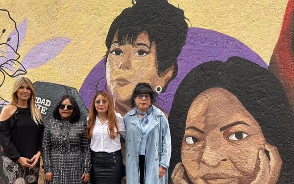 Fundación Carmen Sánchez MX, Desirée Navarro y Karen Atilano reinauguran el Mural Derechos Humanos en Coyoacán y celebran resiliencia femenina.