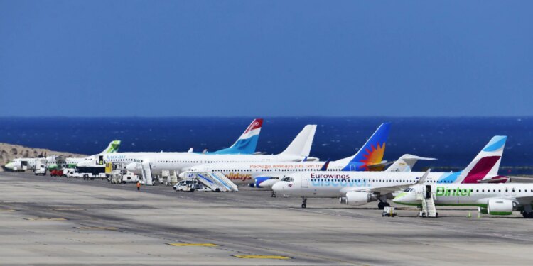 Las agencias de viajes llevan a Fomento los retrasos en los pagos de las aerolíneas en la ayuda al residente
