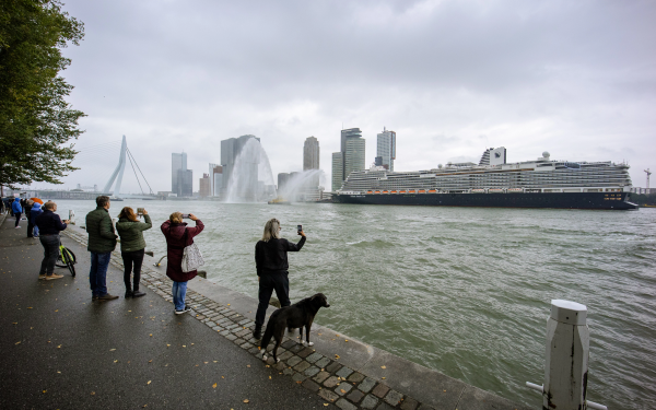 Ámsterdam planea prohibir cruceros en el centro de la ciudad