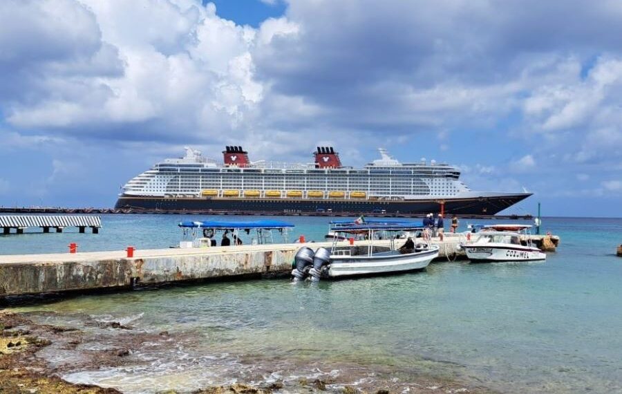 Adelantan y cancelan arribo de cruceros a Cozumel por huracán Beryl
