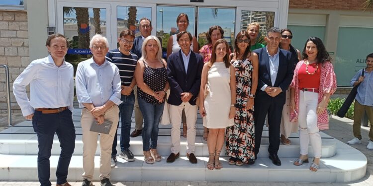 Biar se interesa por el turismo de cruceros que llega a Alicante