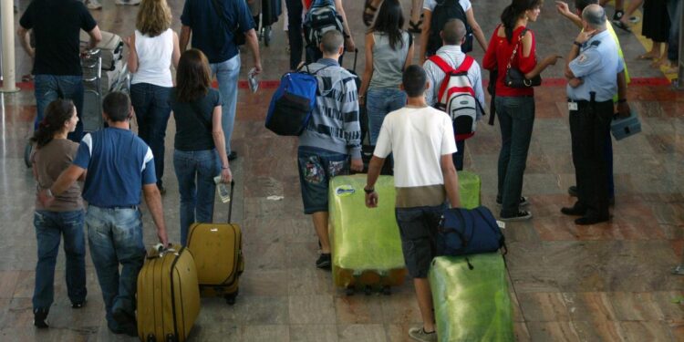 Alternativa a facturar equipaje | Esto es lo que tienes que hacer para viajar este verano sin facturar equipaje