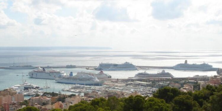 Líneas de cruceros evitan protestas antiturismo; Sector considera cambiar itinerarios. – El Decano de Guadalajara