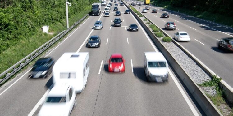 Cuáles son las mejores horas para salir de viaje si te vas de vacaciones, según la DGT