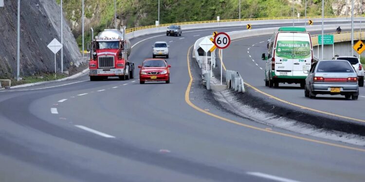 Viajes por carretera en Colombia: estos son los documentos y elementos que debe tener al día