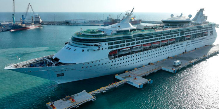 Arriba el crucero Grandeur of the Seas a Progreso