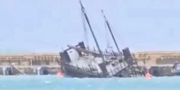 'Beryl' hunde famoso crucero Jolly Roger en Barbados