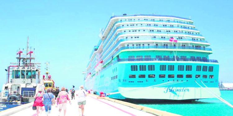Llega el crucero Islander a Progreso