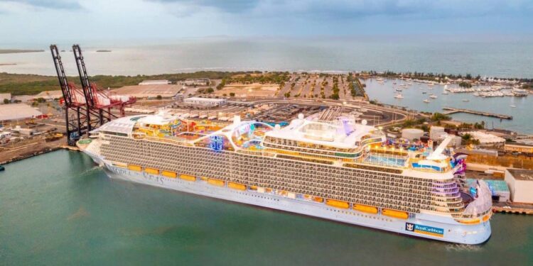 Llega crucero "Utopia of the Seas" al Puerto de Las Américas de Ponce • WIPR
