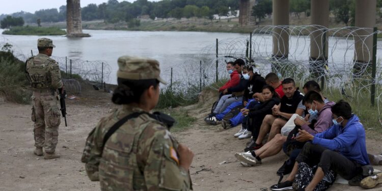 Estados Unidos aplicará sanciones a agencias de viajes que ayuden al traslado de inmigrantes