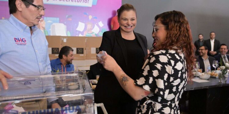 Rifa Maru viajes y aparatos electrónicos por el Día del Secretario