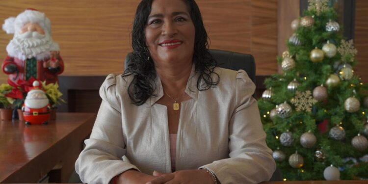 Destaca industria de cruceros labor de Abelina López en favor de Acapulco