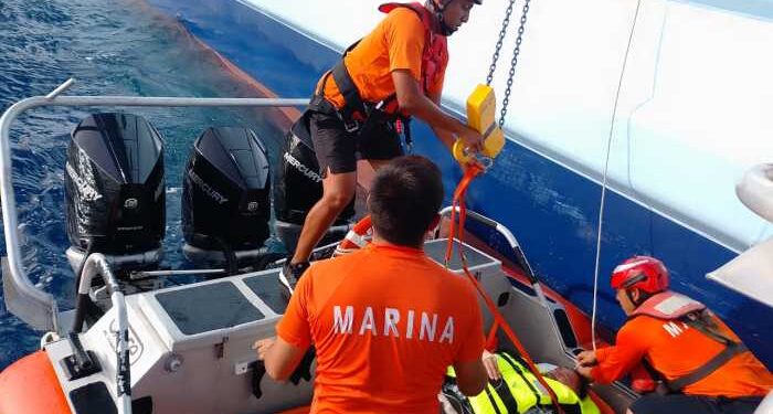 Realiza la Marina evacuación médica de un pasajero de un crucero turístico frente a las costas de Isla Mujeres