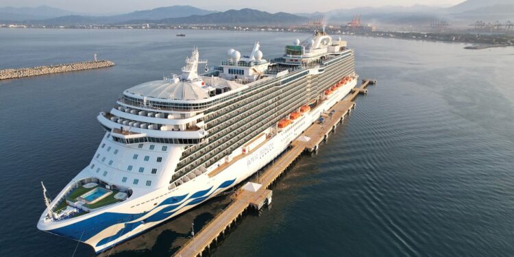 Temporada de Cruceros en Manzanillo generó derrama de 56 mdp