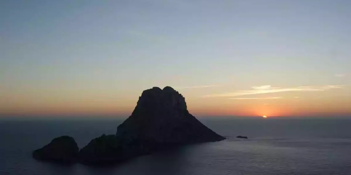Imagen panorámica de un atardecer enfrente del mar