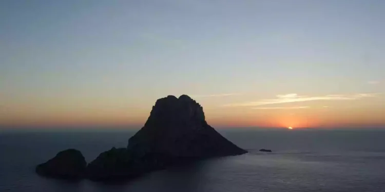 Imagen panorámica de un atardecer enfrente del mar