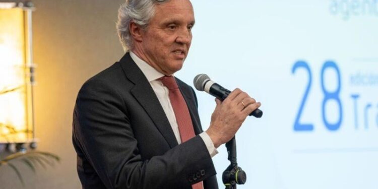 Anne Hathaway no repite en la secuela de esta gran película de Meryl Streep y Emily Blunt