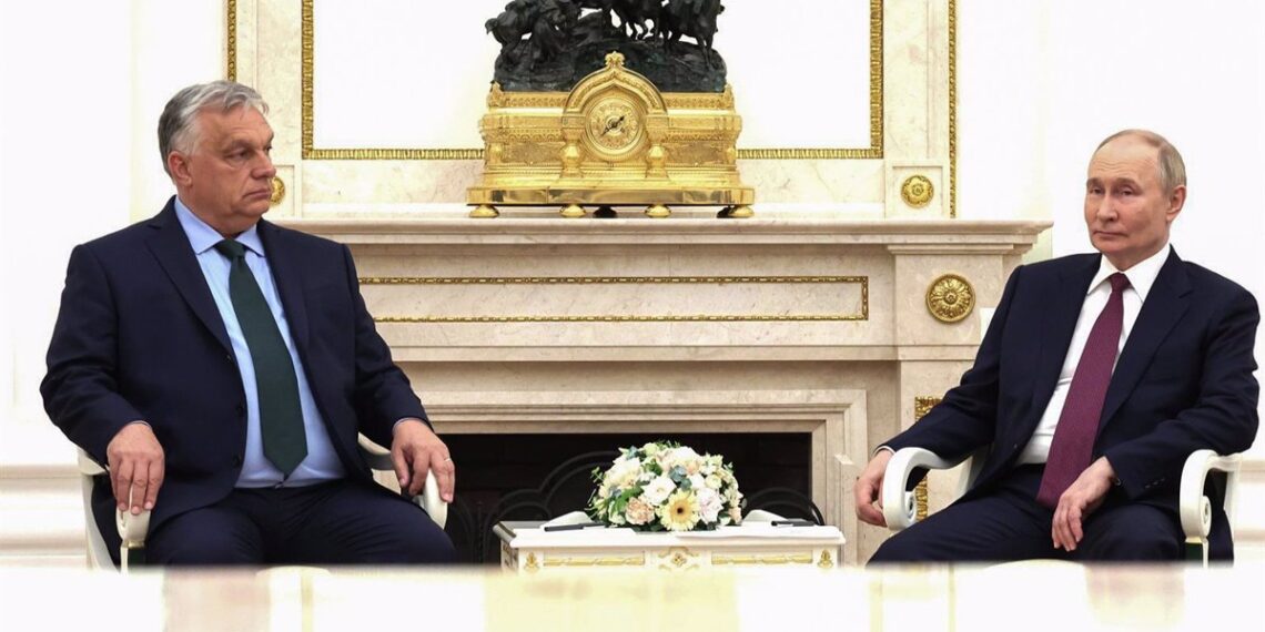Los 27 piden explicaciones a Budapest, molestos por la ambigüedad de Orbán en sus viajes a Moscú y Pekín