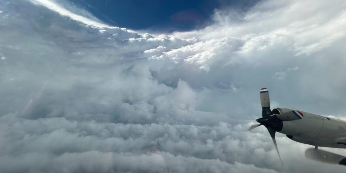 Navieras desvían y cancelan cruceros ante el avance del huracán Beryl por el Caribe
