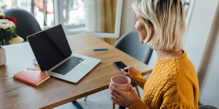 Con este servicio se aceleran todos los pasos a seguir, minimizando los errores humanos y mejorando la precisión de los datos, sin perder el contacto final con un profesional especializado.