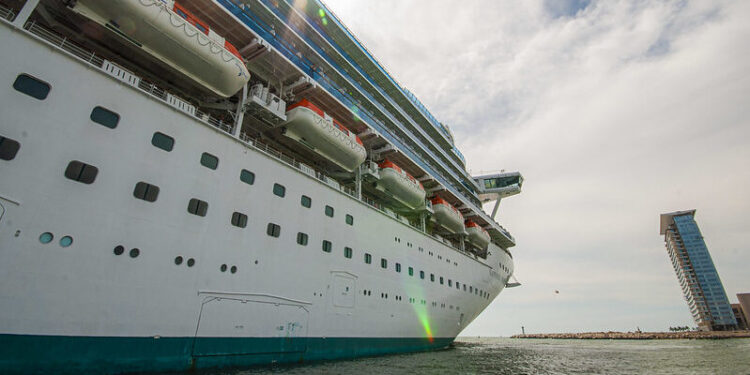PUERTO VALLARTA RECIBE A 267 MIL CRUCERISTAS DE ENERO A MAYO