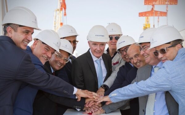 Realizan ceremonia de quilla y moneda para primera nave de Four Seasons Yachts