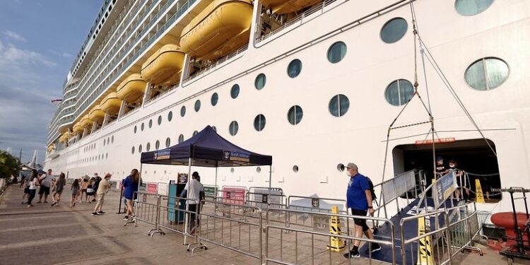 Cruceristas pasan más tiempo en Puerto Vallarta que en otros destinos