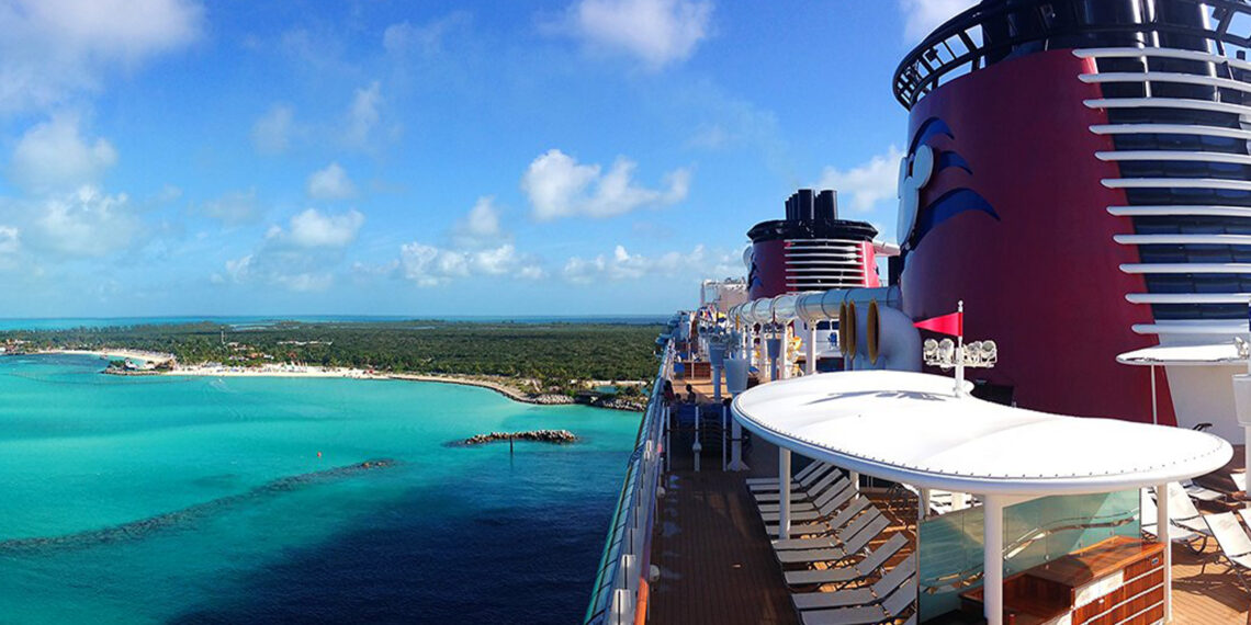Dónde está la isla privada de Disney, cómo llegar en crucero y qué actividades hay