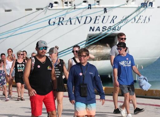 Un crucero arriba por primera vez a costa progreseña