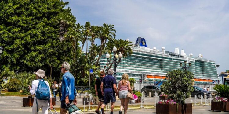 El crucero de 179 días que recorre 35 países hace escala en España a precio de locos