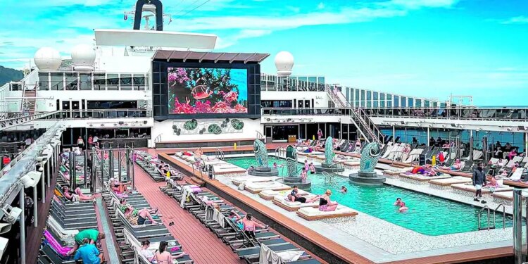 Una ciudad flotante con 6.634 turistas