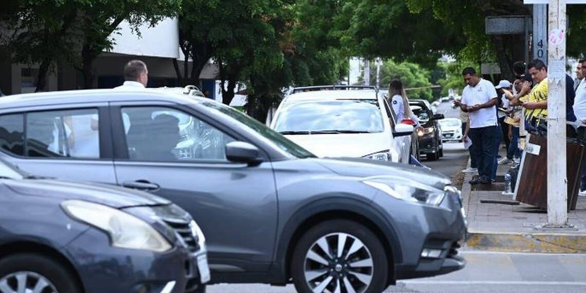 Salen universitarios a protestar en cruceros de Culiacán - El Sol de Sinaloa